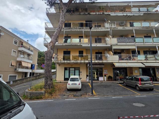 Locale Commerciale in vendita a Calabria, Cosenza