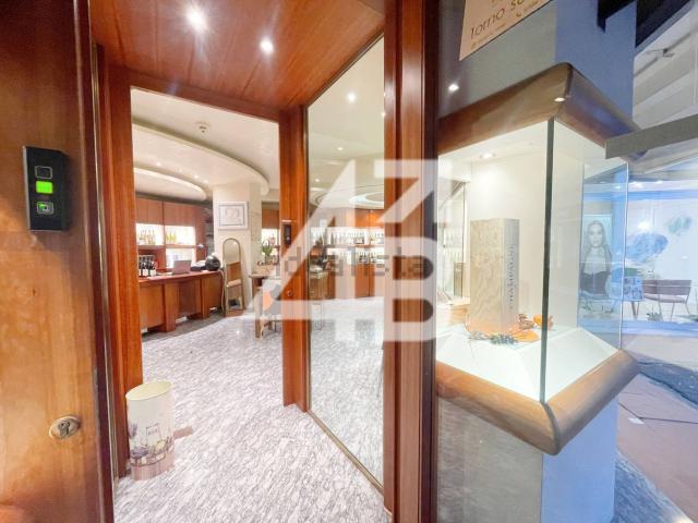 Locale Commerciale in vendita a Azzano Decimo, Friuli-Venezia Giulia