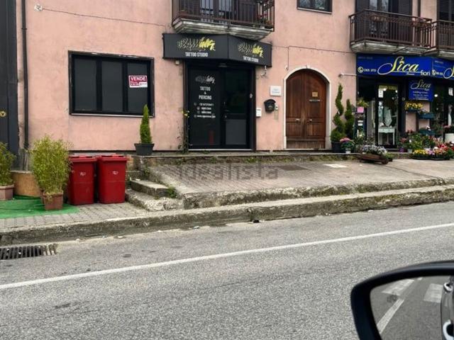 Locale Commerciale in vendita a Avellino, Campania