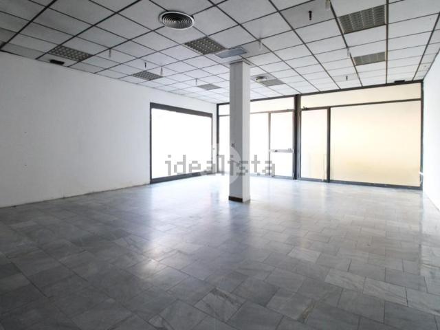Locale Commerciale in vendita a Treviglio, Lombardia