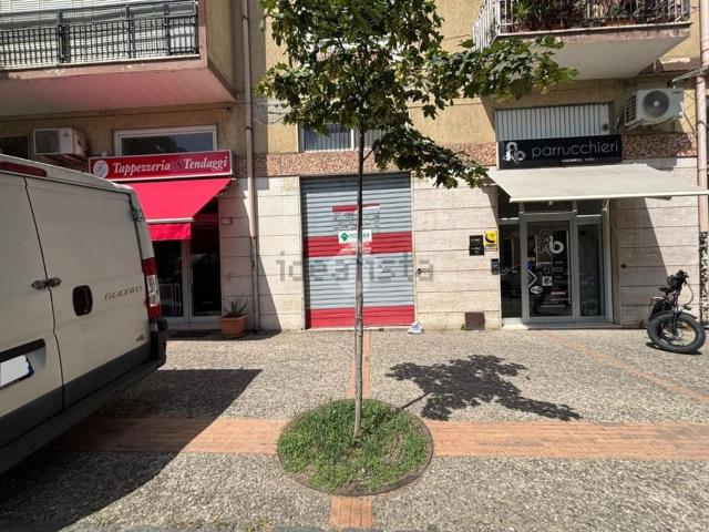 Locale Commerciale in vendita a Popilia, Cosenza