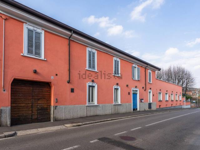 Locale Commerciale in vendita a Oltrestazione, Legnano