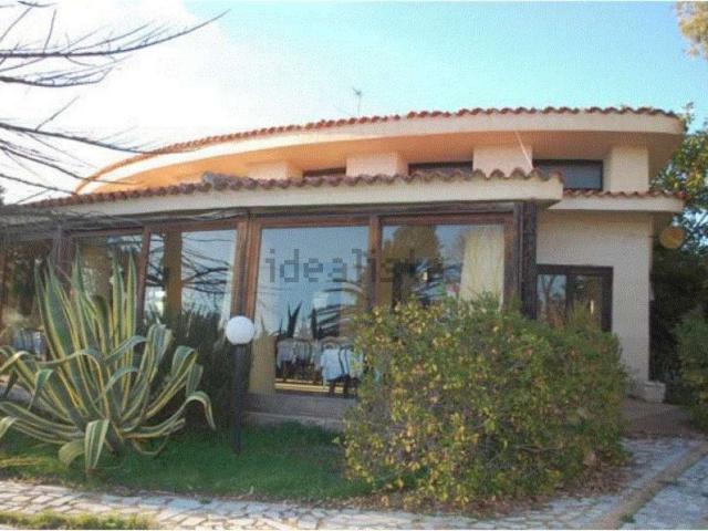 Locale Commerciale in vendita a Marina di Capitana, Quartu Sant'elena