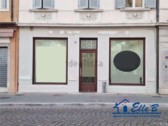 Locale Commerciale in vendita a Borgo Castello, Gorizia
