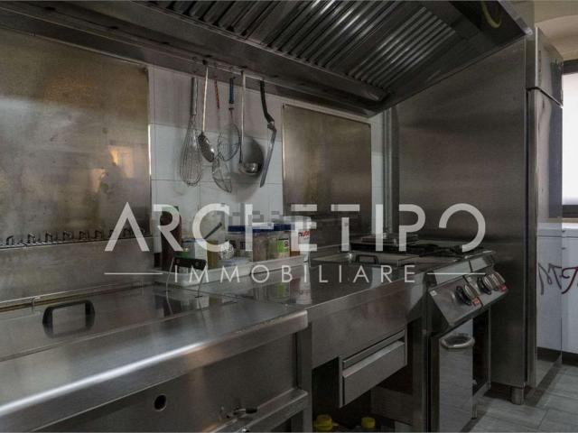Locale Commerciale in vendita a Puglia, Bari