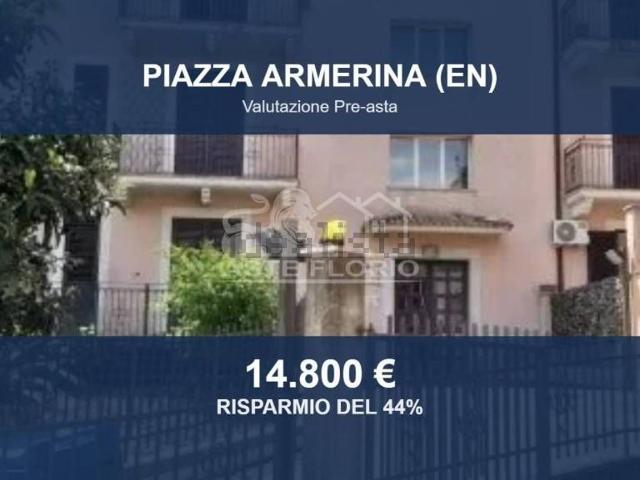 Locale Commerciale in vendita a Piazza, Sicilia