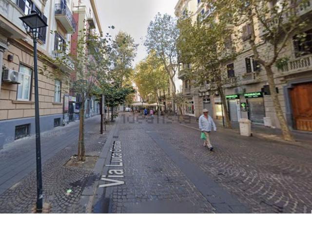 Locale Commerciale in vendita a Municipalità 5, Campania