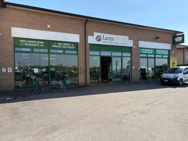 Locale Commerciale in vendita a Urago D'oglio, Lombardia