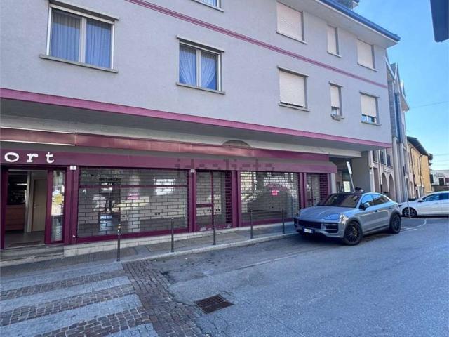 Locale Commerciale in vendita a Monte, Solbiate Arno