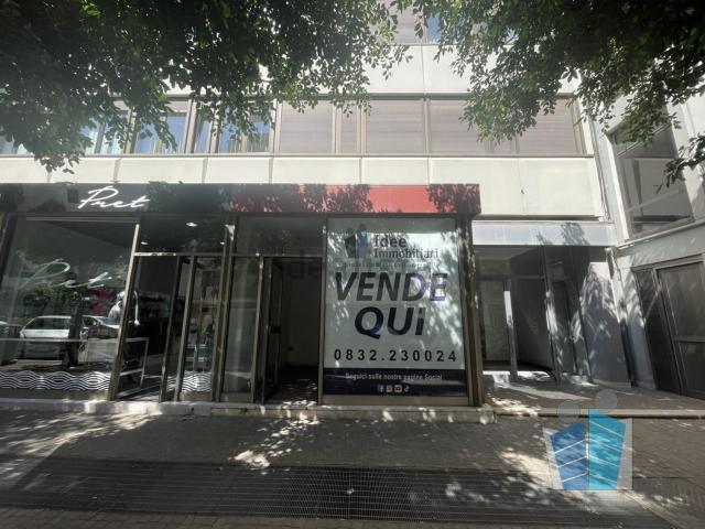 Locale Commerciale in vendita a Puglia, Lecce