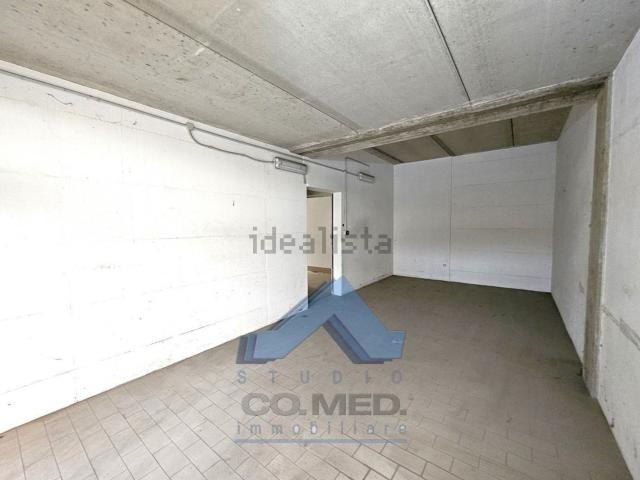 Locale Commerciale in vendita a Cascina Uccellanda, Scanzorosciate
