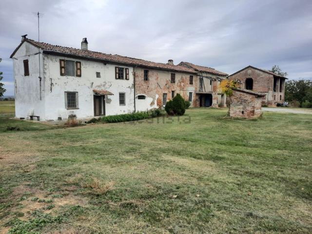 Locale Commerciale in vendita a Gazzola, Reggio Emilia