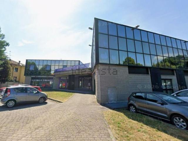 Locale Commerciale in vendita a Oltresempione, Legnano