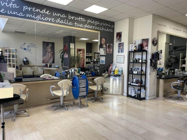 Locale Commerciale in vendita a Mortara, Lombardia