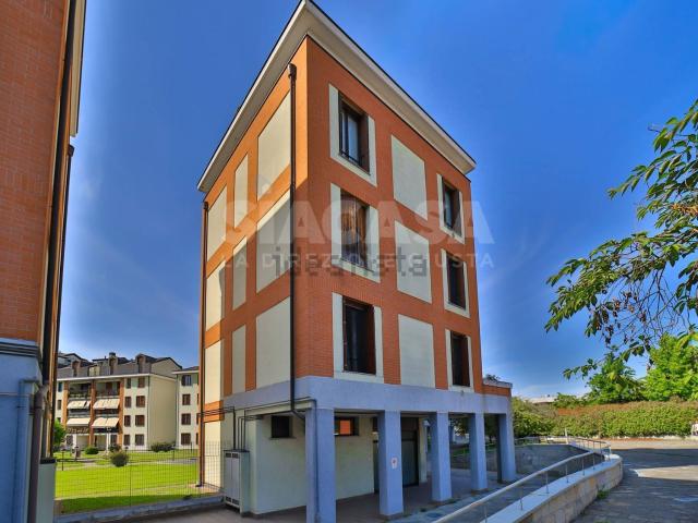 Locale Commerciale in vendita a Concorezzo, Lombardia
