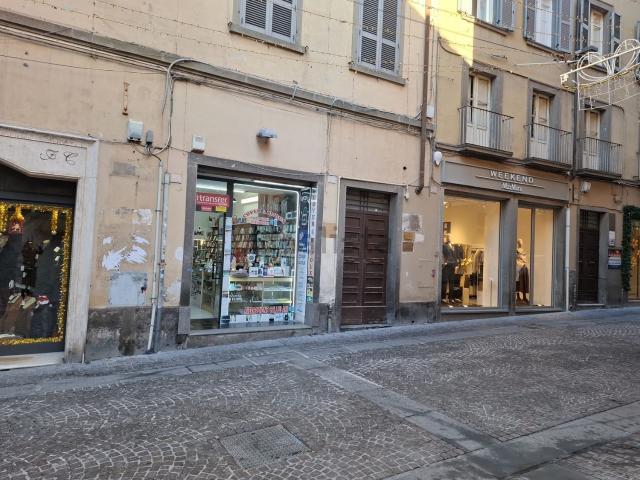 Locale Commerciale in vendita a Viterbo, Lazio