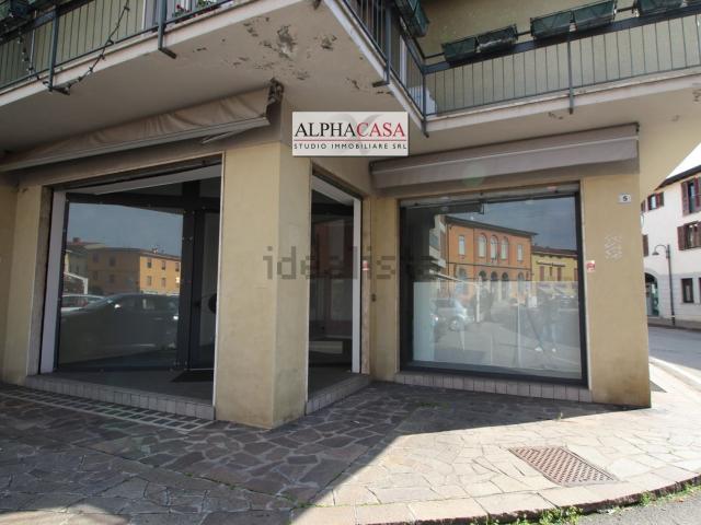 Locale Commerciale in vendita a Osio Sopra, Lombardia