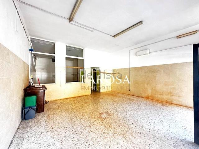 Locale Commerciale in vendita a Puglia, Lecce
