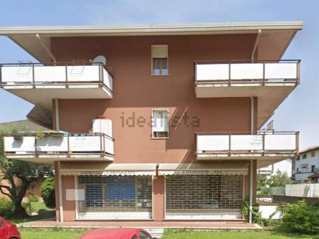 Locale Commerciale in vendita a Pavia Di Udine, Friuli-Venezia Giulia