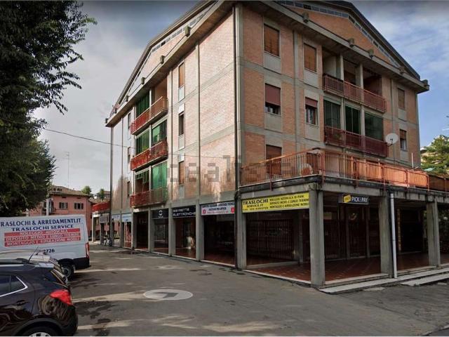 Locale Commerciale in vendita a Re, Reggio Emilia