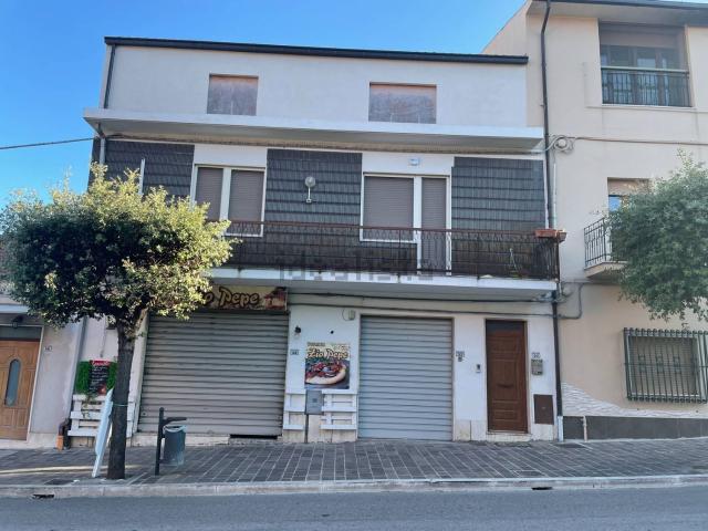 Locale Commerciale in vendita a Spoltore, Abruzzo