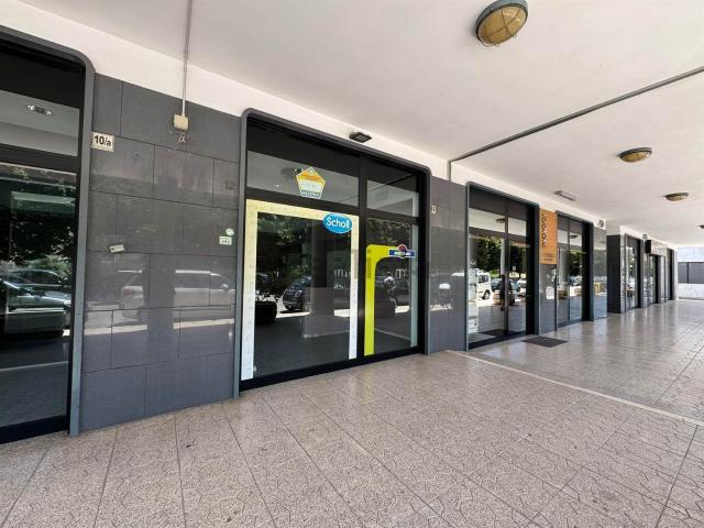 Locale Commerciale in vendita a Puglia, Bari