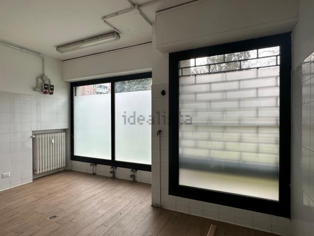 Locale Commerciale in vendita a Borgolombardo, San Giuliano Milanese