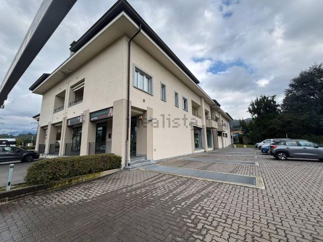 Locale Commerciale in vendita a Dolzago, Lecco
