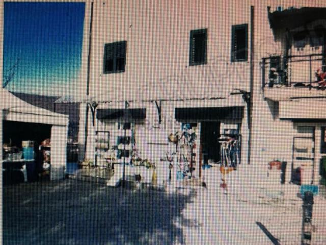 Locale Commerciale in vendita a Calabria, Cosenza