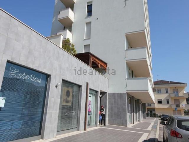 Locale Commerciale in vendita a Montesilvano, Abruzzo