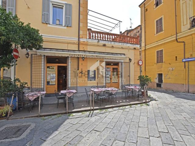 Locale Commerciale in vendita a Taggia