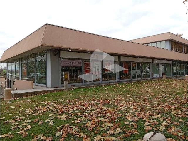 Locale Commerciale in vendita a Santa Croce, Re