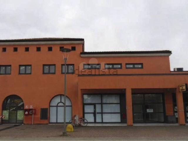 Locale Commerciale in vendita a Verolanuova, Lombardia