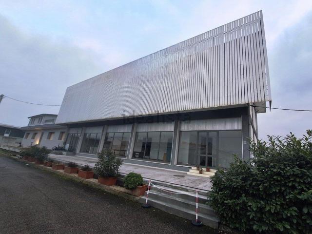 Locale Commerciale in vendita a San Martino Buon Albergo, Veneto