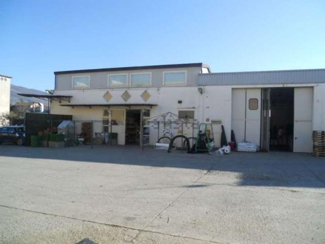 Locale Commerciale in vendita a Soci, Bibbiena