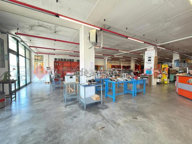 Locale Commerciale in vendita a San Leo, Palazzo Del Pero