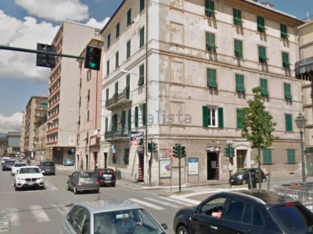 Locale Commerciale in vendita a Medio Ponente, Serra Riccò
