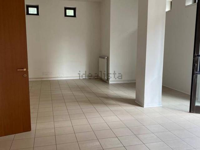 Locale Commerciale in vendita a Unione dei Comuni Circondario dell'Empolese Valdelsa, Lucardo