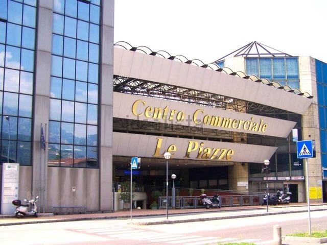 Locale Commerciale in vendita a Caleotto, Lecco