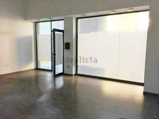 Locale Commerciale in vendita a Unione di Comuni della Romagna Forlivese, Quattro