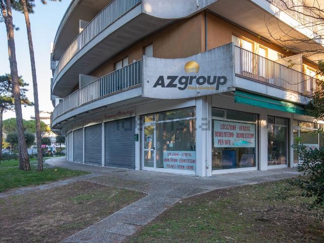 Locale Commerciale in vendita a Lignano Pineta