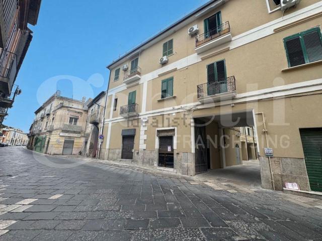 Locale Commerciale in vendita a Sant'Andrea dei Lagni, Santa Maria Capua