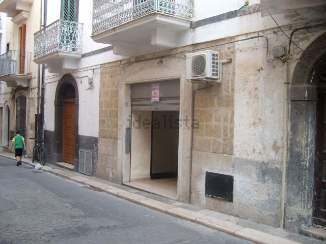 Locale Commerciale in vendita a Puglia, Bari
