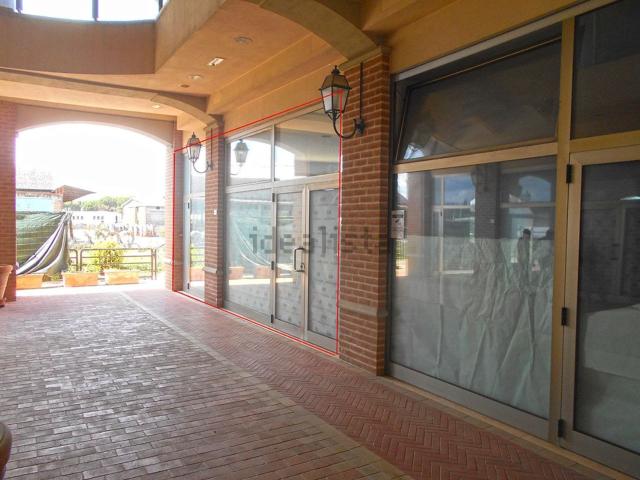 Locale Commerciale in vendita a Foiano Della Chiana, Toscana