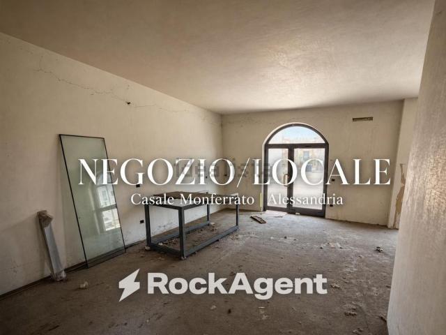 Locale Commerciale in vendita a Porta Milano, Piemonte