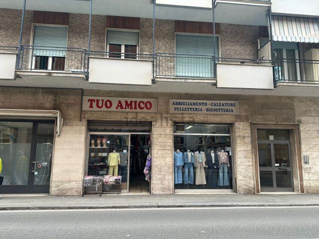 Locale Commerciale in vendita a Chiavari, Liguria