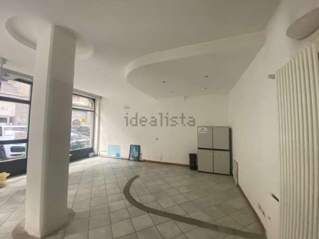 Locale Commerciale in vendita a Sant'Agostino, Como