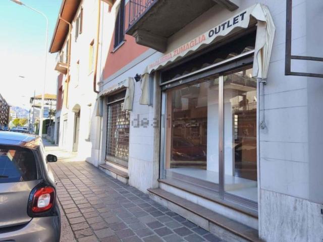 Locale Commerciale in vendita a Piazzo, Piemonte