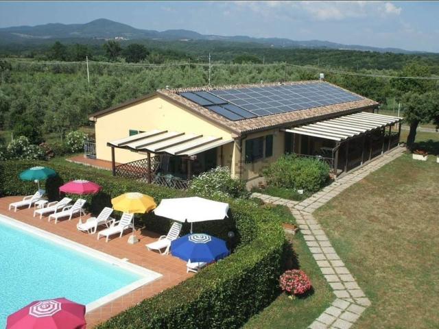 Locale Commerciale in vendita a Cecina, Toscana