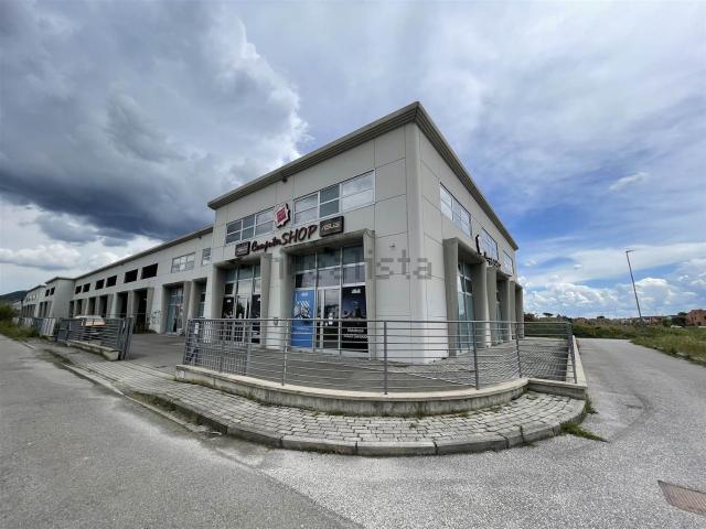 Locale Commerciale in vendita a San Giuliano Terme, Toscana